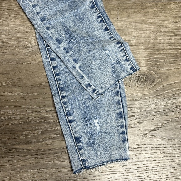 NWT Judy Blue Women’s Skinny Fit High-Rise Distressed Jeans in Acid Wash Sz 3/26 - Picture 7 of 14